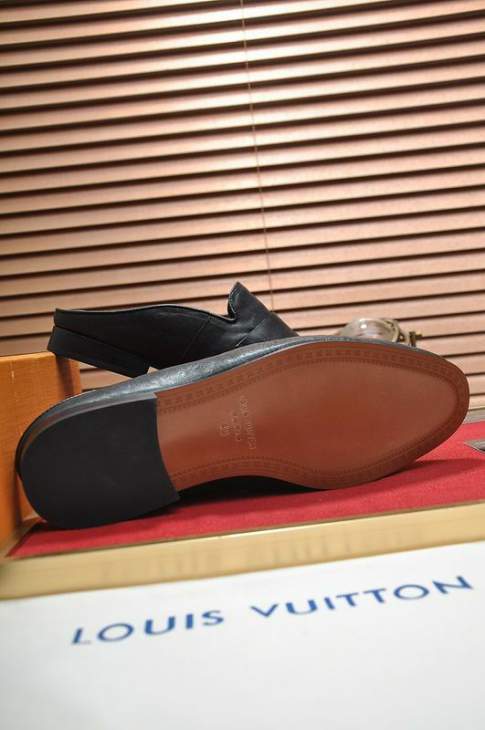 Picture of Louis Vuitton Slippers _SKULVsz38-45mnf03161416